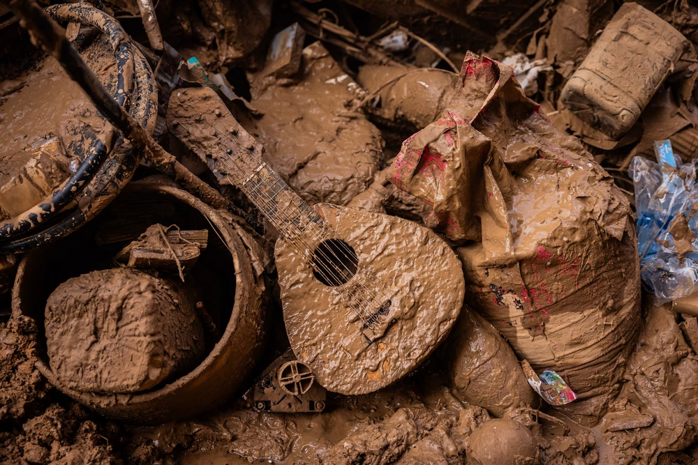 Tragédie DANA à Valence. Photo d'objets récupérés dans des maisons couvertes de boue