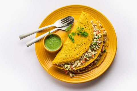 Une recette rapide: moong daal chilla avec farce à micro-verts