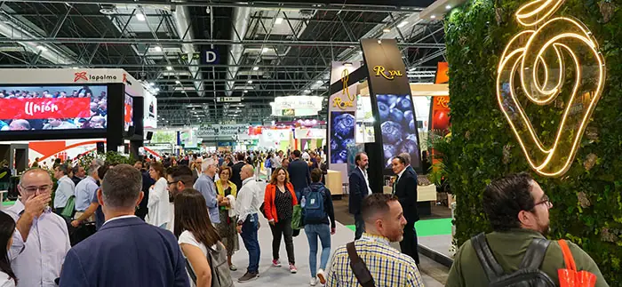 Visiteurs à l'attraction des fruits