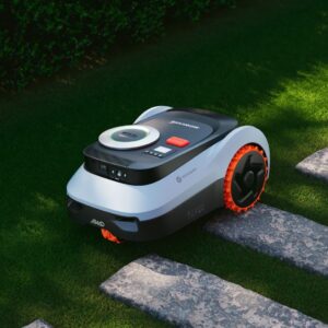 Comment garder votre jardin dans des conditions optimales pendant les vagues de chaleur : sept conseils de Segway Navimow
